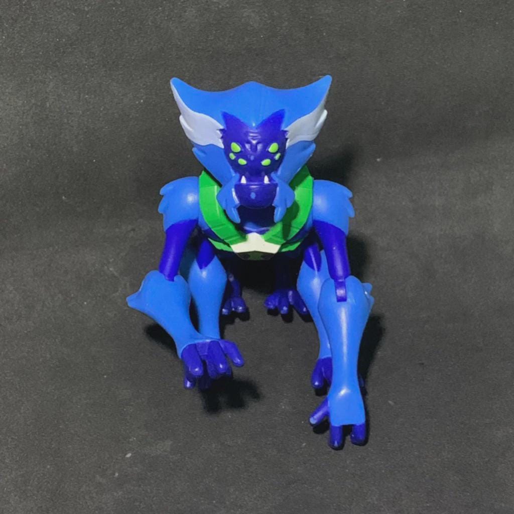 Action Figure Spider Monkey 
No tail 
Ben 10 Omniverse