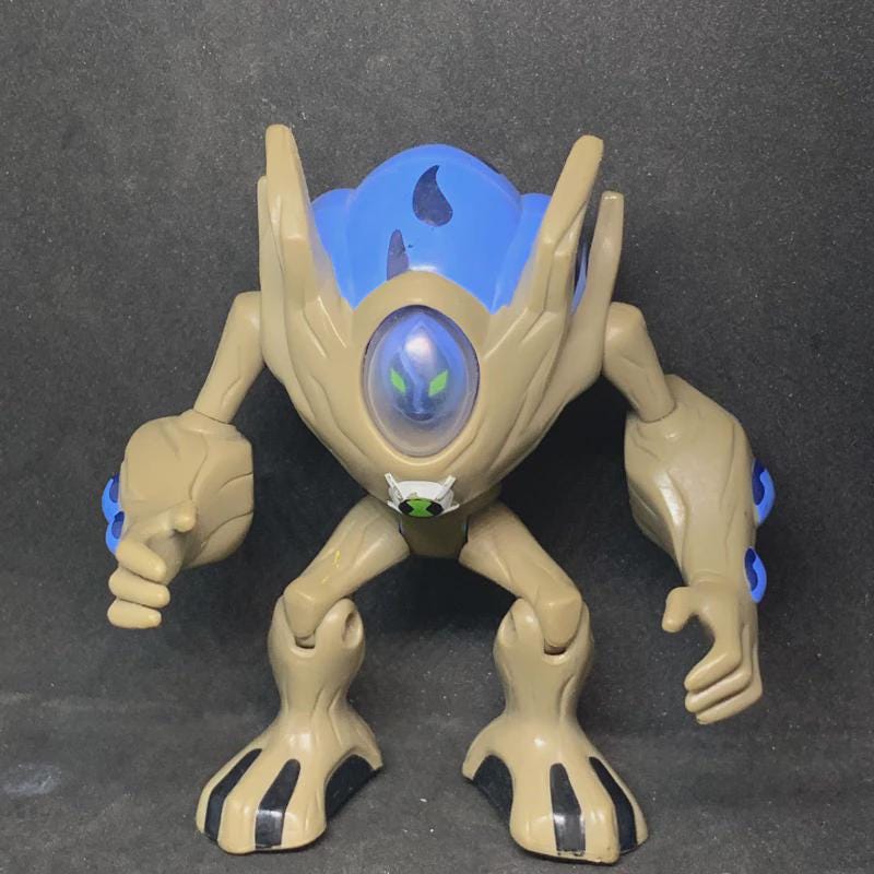 Action Figure Ultimate swampfire 
Ben10 Ultimate alien