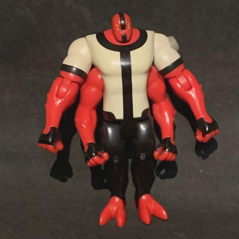 Action Figure Four Arms 
Ben 10 Classic